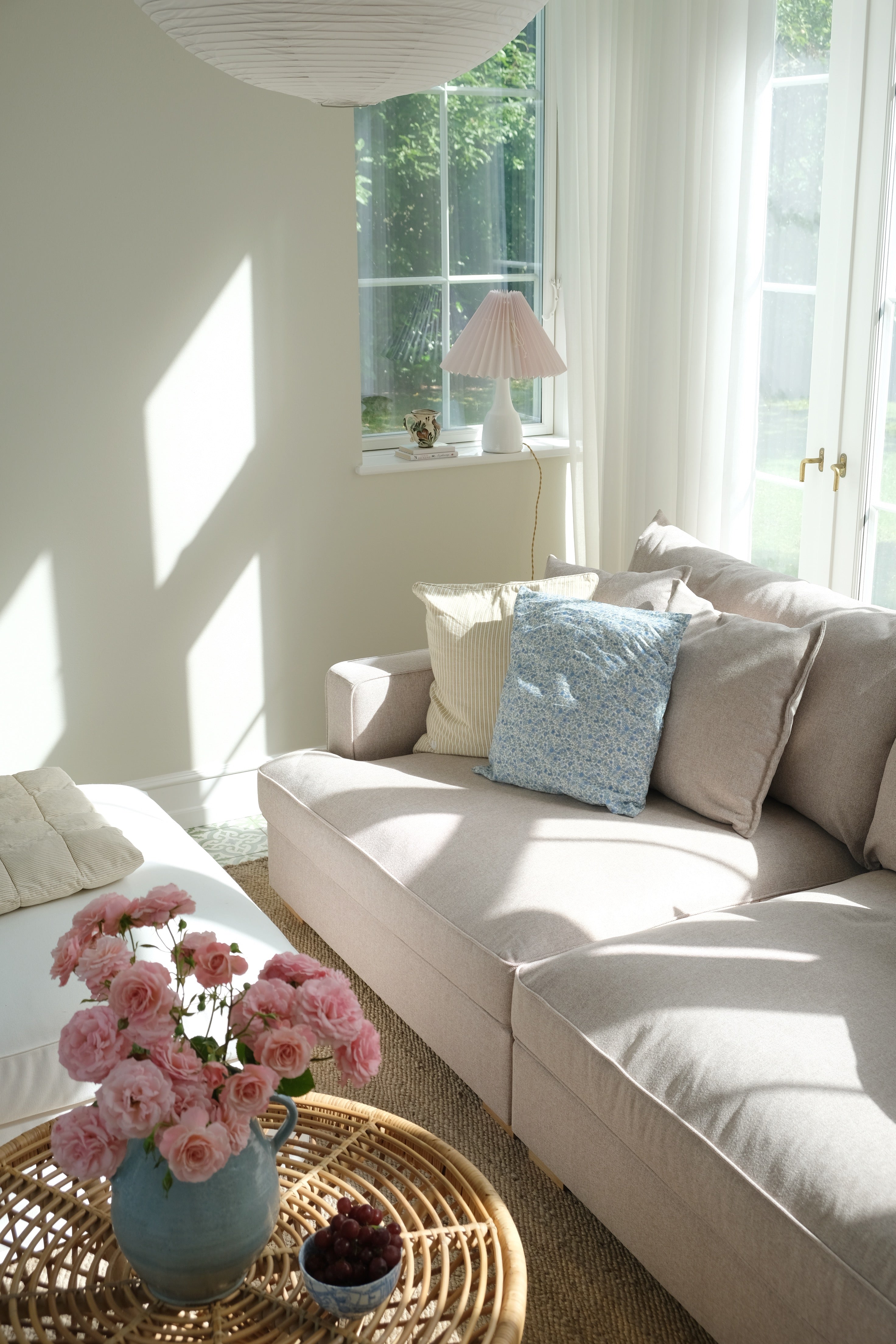 Canapés faits à la main et tables en marbre au design danois
– MAGELIG