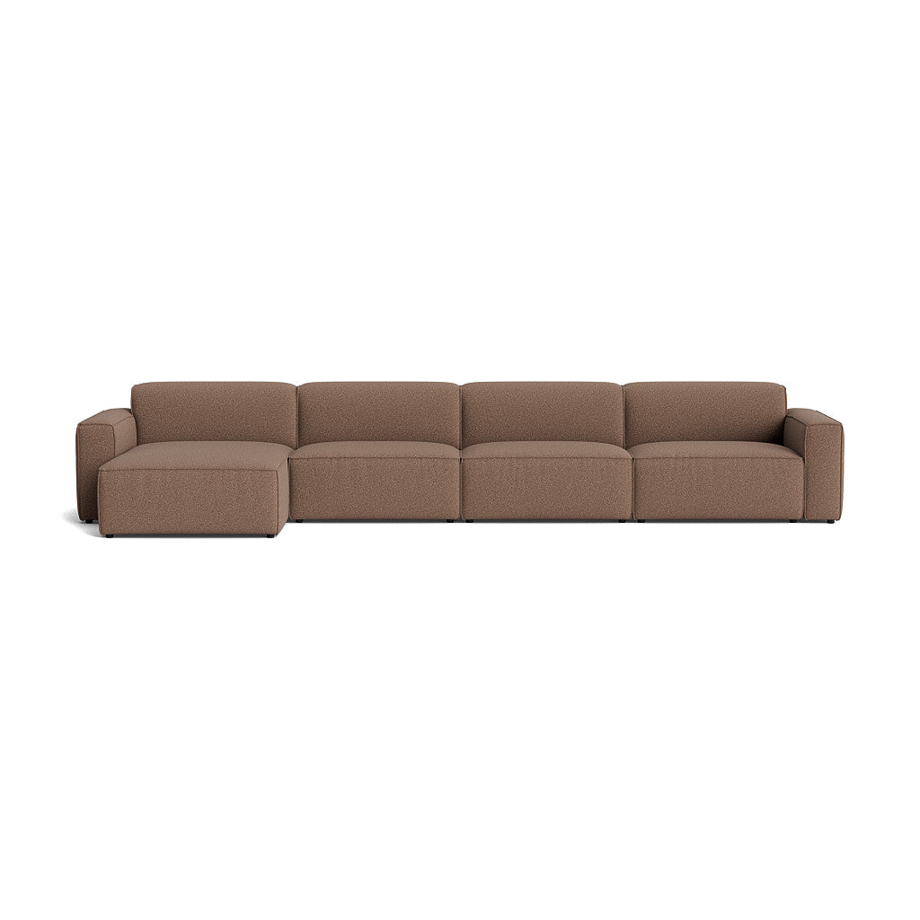 Element Roomy modulsofa med chaiselong i brun farve, moderne design og maksimal komfort.