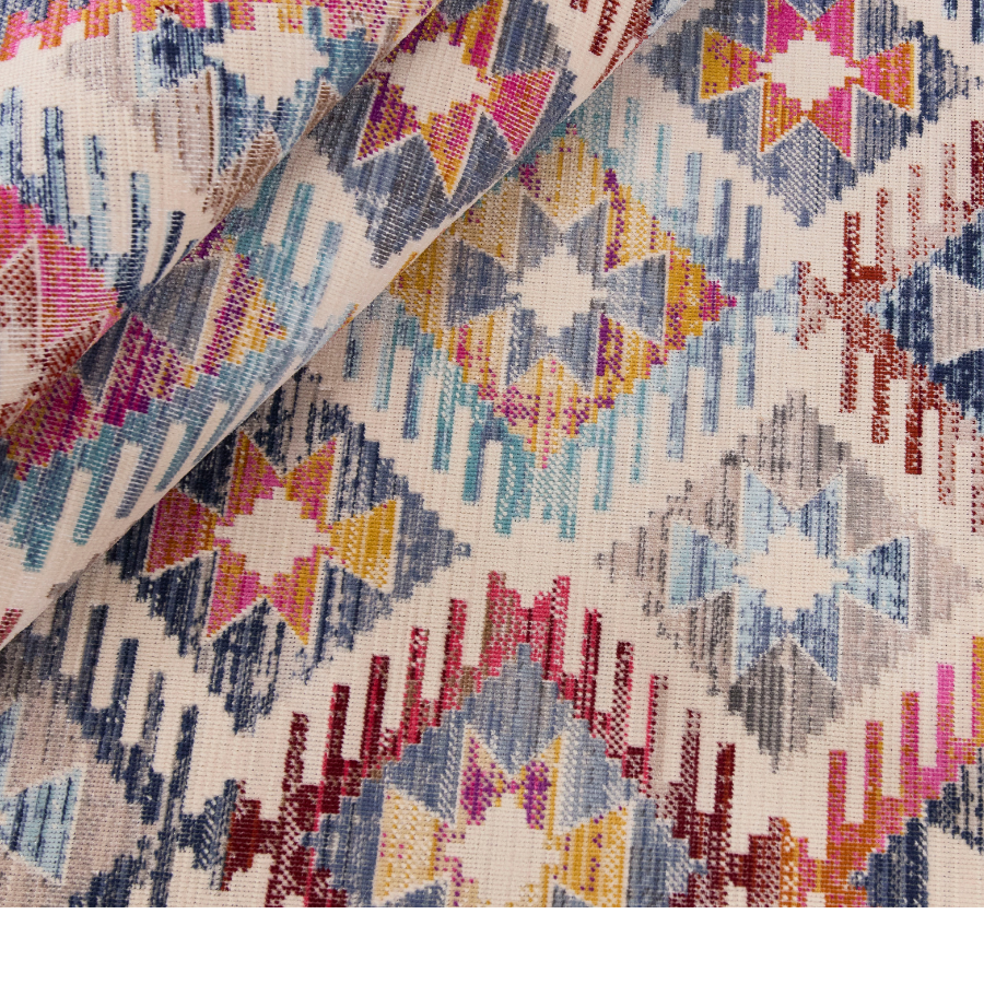 Mohaw Multicolour tæppe med geometriske mønstre i afdæmpede farver, inspireret af klassiske Kelim-tæpper.